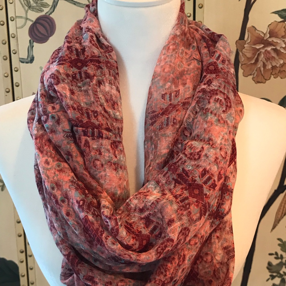 NWOT Red And Gray Print Lightweight Infinity Scarf